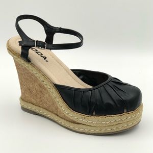SODA Silicon Black w Cork Wedge and Linen Sole